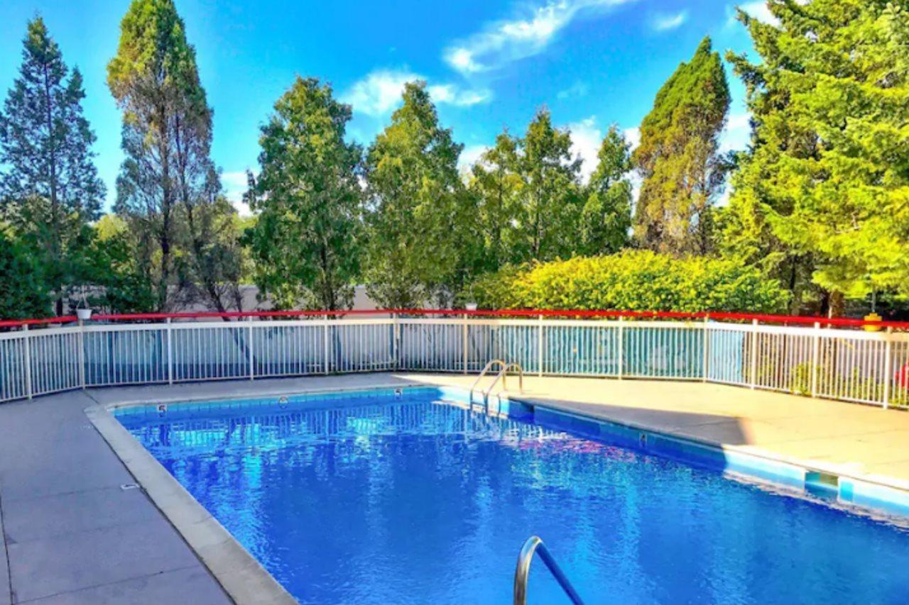 Econo Lodge Willowbrook Luaran gambar